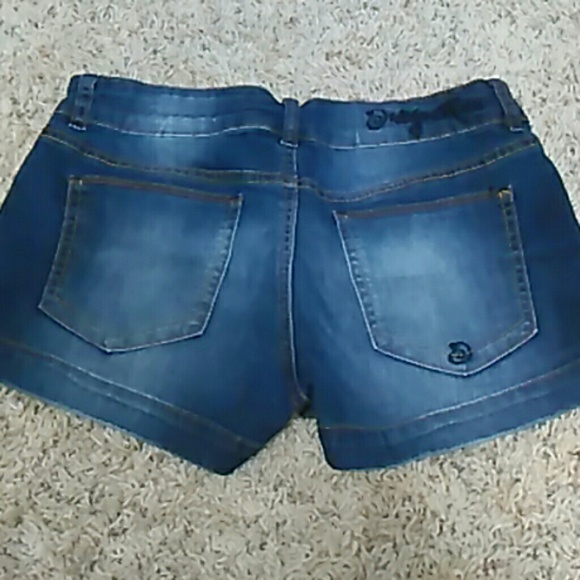 Shorts - Picture 2 of 3
