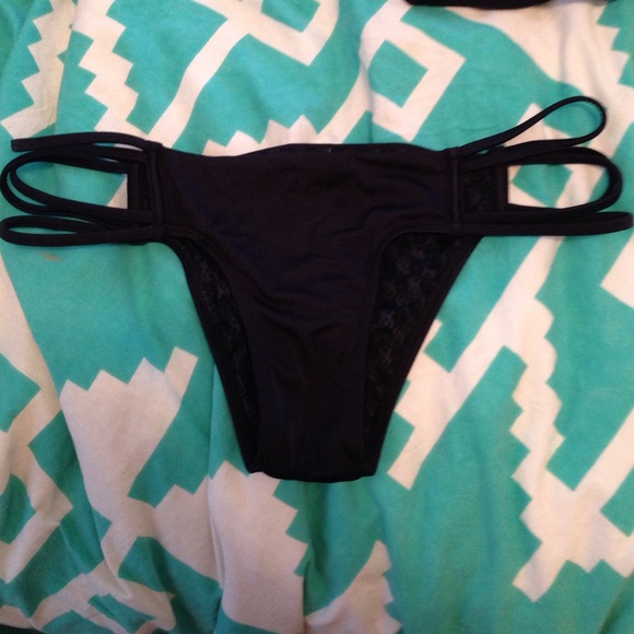 🚫sold🚫Victoria's Secret cheeky bottoms