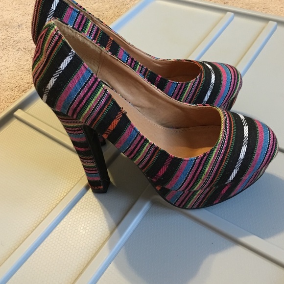 Platform Heels Tribal Pattern tried on once - Picture 1 of 4