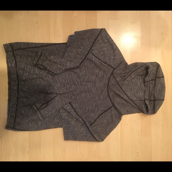 Lululemon pull over size 4