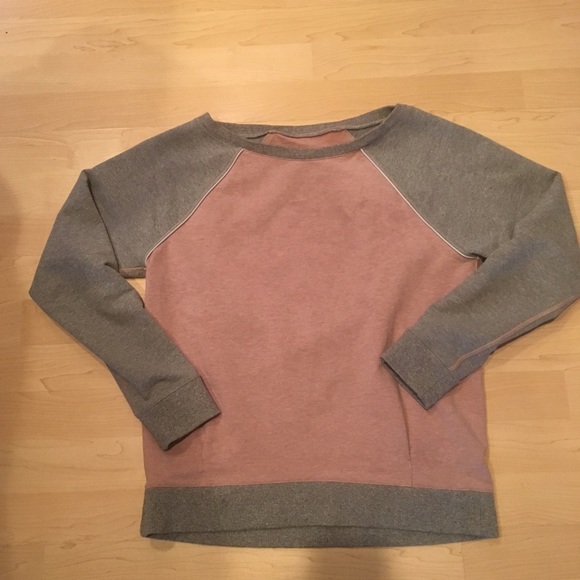 Lululemon like new size 4 pull over