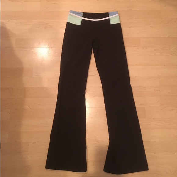 Lululemon groove pants size 4