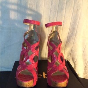 💥 Hott BeBe wedges💥