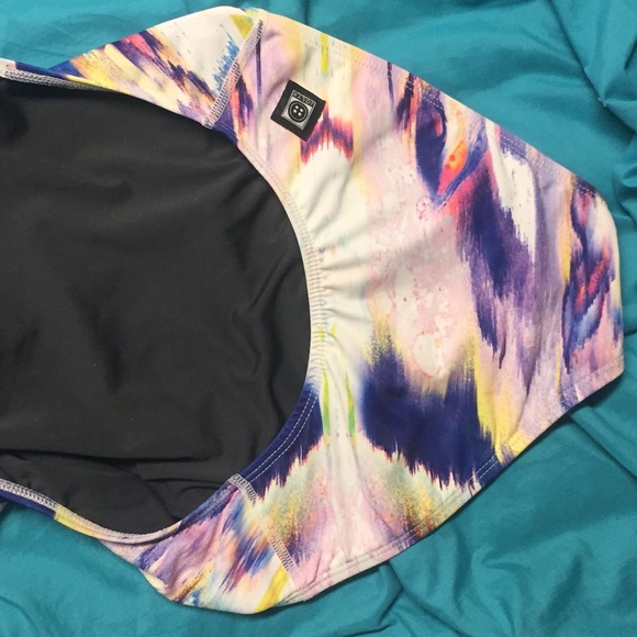 Jolyn Static onesie - Picture 2 of 4