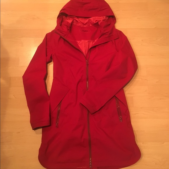Lululemon rain coat size 6