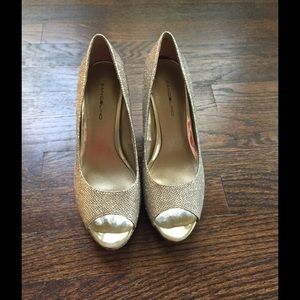 Bandolino gold sparkle peep toe pumps