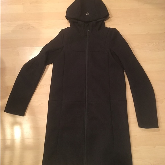 Lululemon size 4 black coat