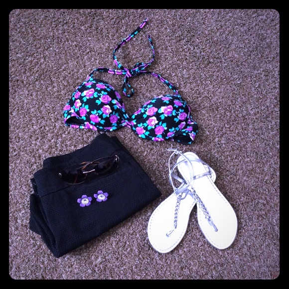 Xhilaration Other - Floral swim top🌸🏊🏻🏖🏝