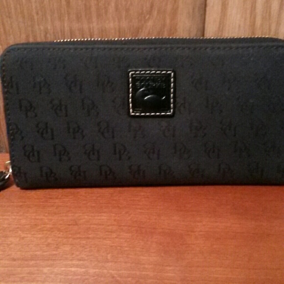Dooney & Bourke wallet