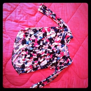 I'm selling this top for at least 20$