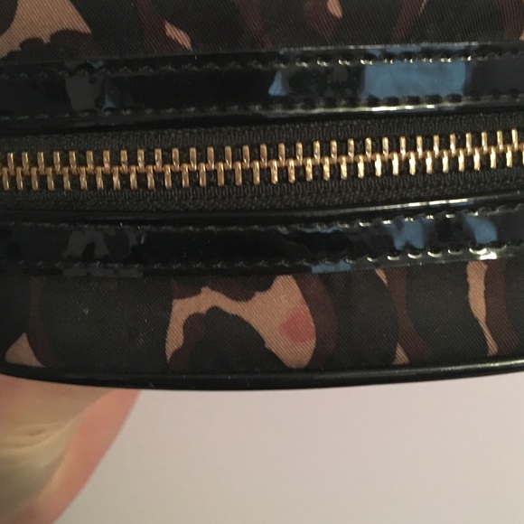 Tory Burch Makeup Bag - Picture 4 of 4