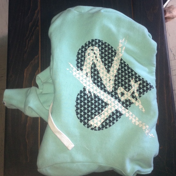 Young and reckless sweater ..