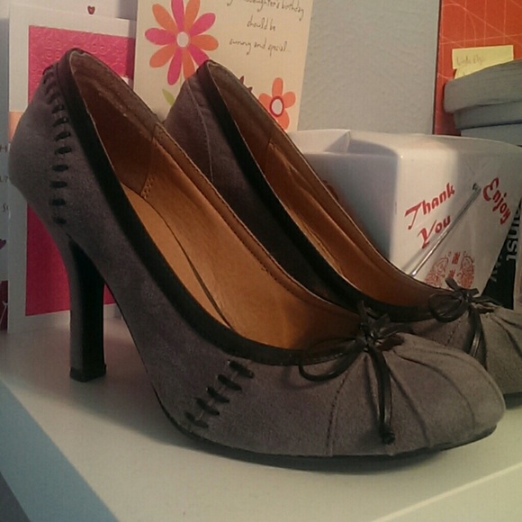Gray heels
