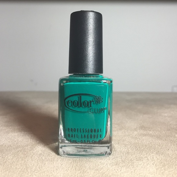 Color club nail polish in "wild cactus"