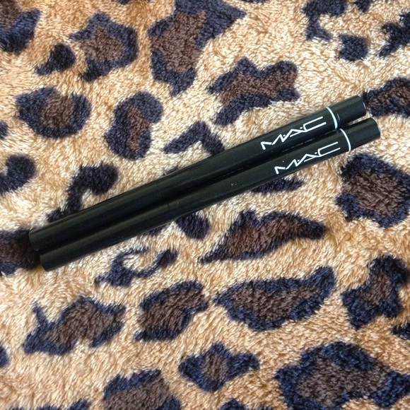 2 Mac retractable eyeliner