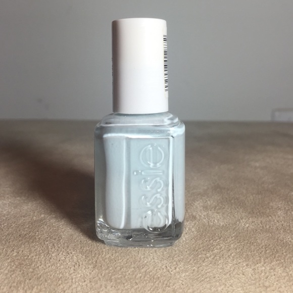 Essie nail polish in "find me an oasis"