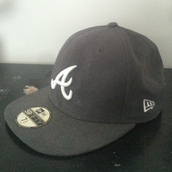 Atlanta Braves Fitted Cap - Picture 2 of 4