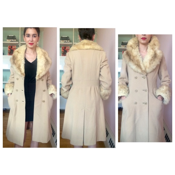Vintage Cream Coat W/faux fur collar