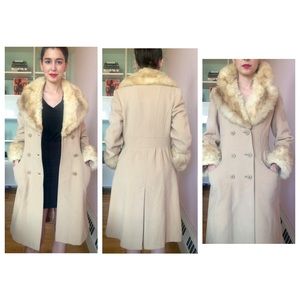 Vintage Cream Coat W/faux fur collar