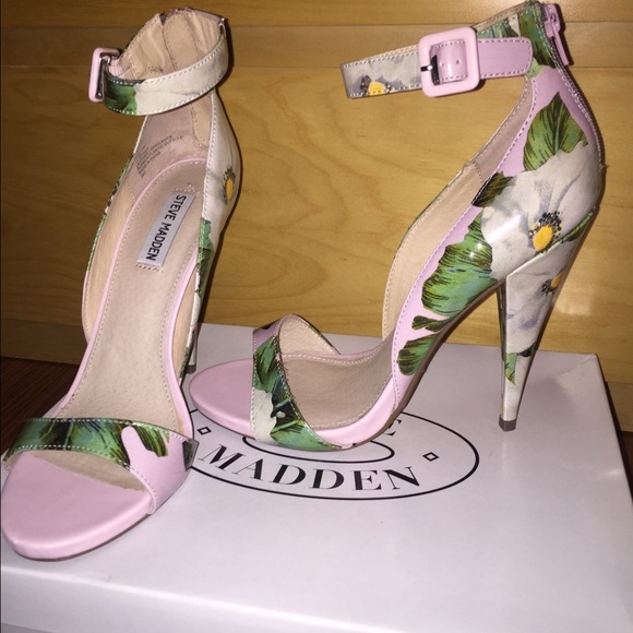 New Steve Madden heels with box!