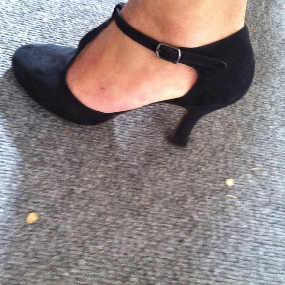 Shoes - Picture 3 of 4