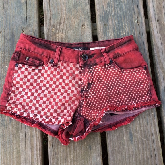 Split pattern shorts