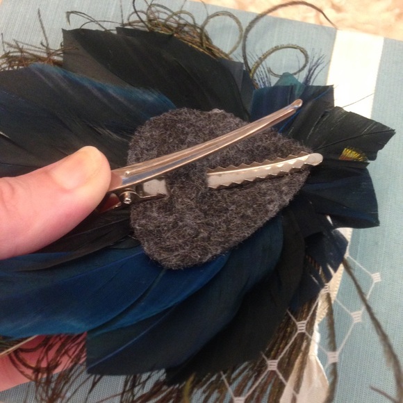 🚫SOLD🚫 Peacock hair clip - Picture 4 of 4