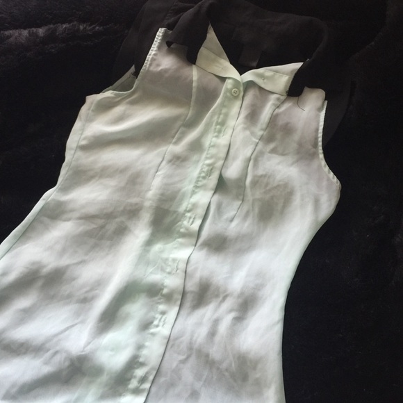 Kardashian Kollection sleeveless shirt✨