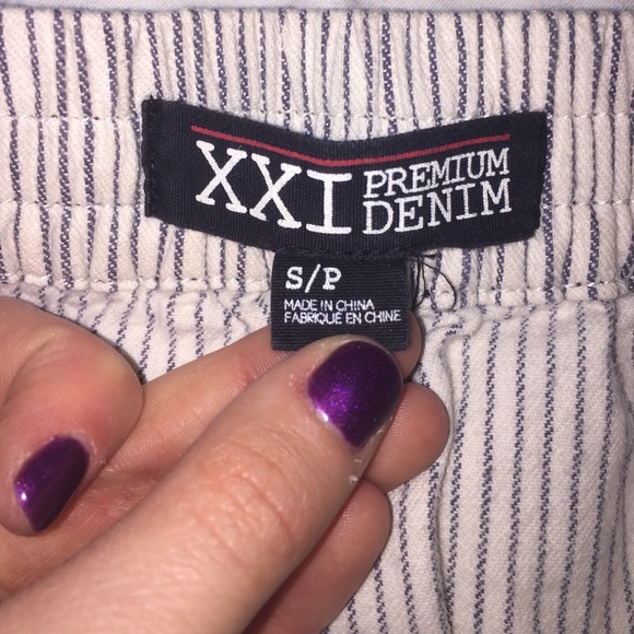 Adorable, striped, strapless romper😻 - Picture 4 of 4