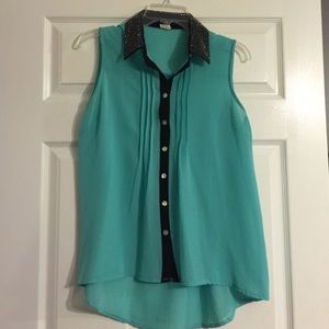 Cleaning out my closet! Barely worn