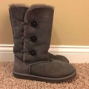 Gray 3 button up Uggs