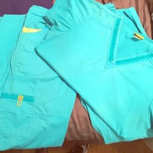 wonder wink scrubs 💙