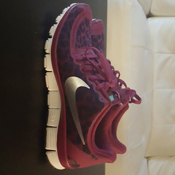 Nike Shoes - Lightly Worn Womens Nike 5.0