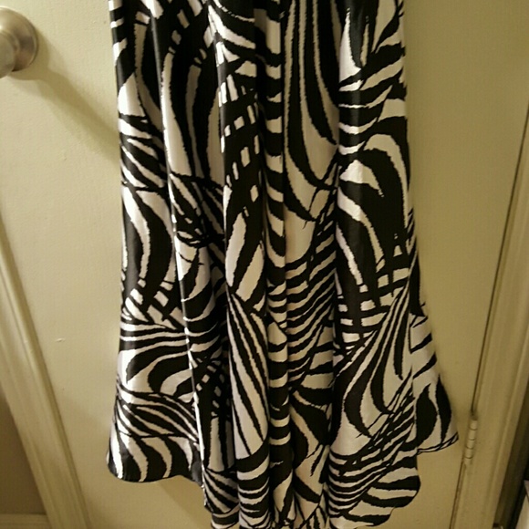 Cache formal gown - Picture 4 of 4