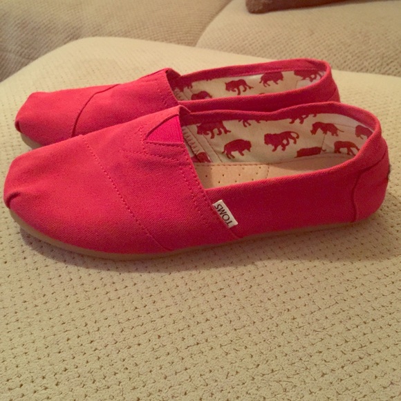 TOMS only worn 2 times perfect condition