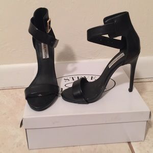 Classic Black Heel for Any Occasion