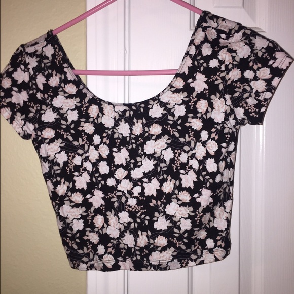 Crop top - Picture 1 of 2