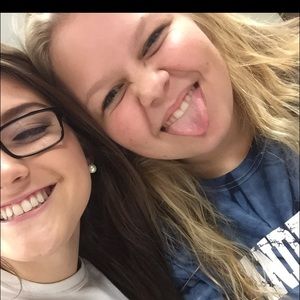 Meet your Posher, Kayla