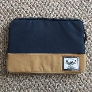 Herschel 13" laptop case