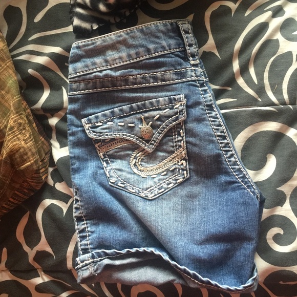Adorable SILVER SHORTS! 🎀 - Picture 1 of 3