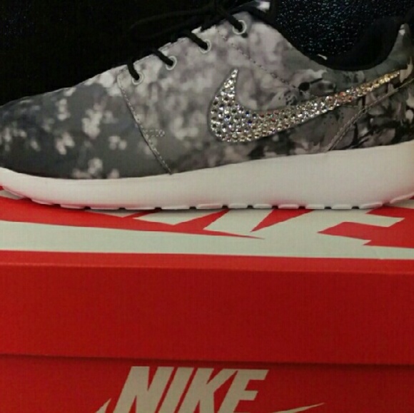 NEW! Nike Blings