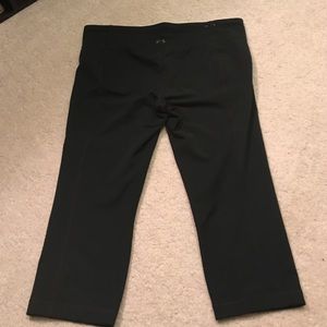 Under Armour fitted workout crop