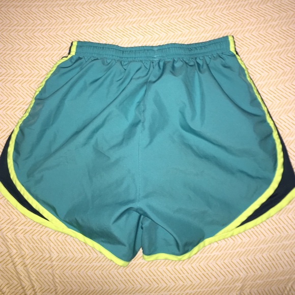 Nike running shorts - Picture 2 of 3