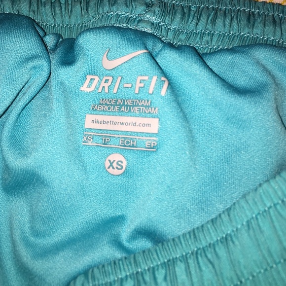 Nike running shorts - Picture 3 of 3