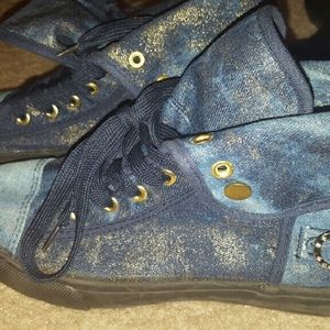 Apple Bottoms tennis shoes