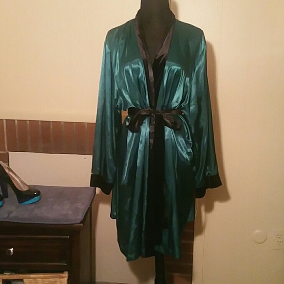 Morgan Taylor Robe