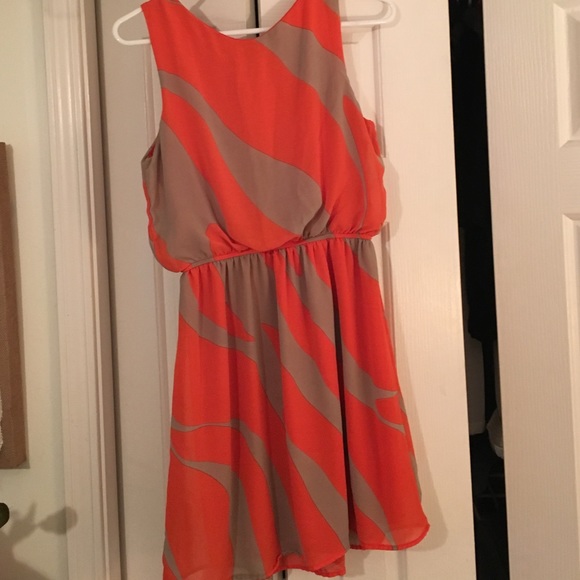 Orange and Tan flowy dress - Picture 2 of 3