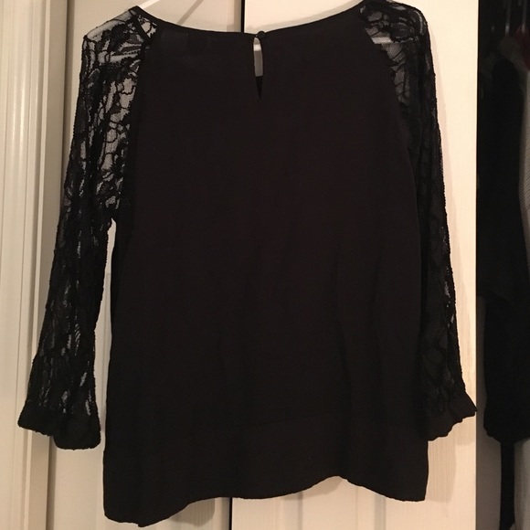 Black top w lace sleeves. Perfect 4 work or play! - Picture 2 of 3