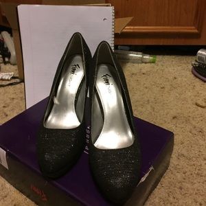 Sparkly black size 9 heals