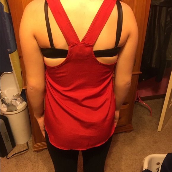 Red tank - Picture 3 of 3